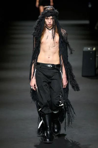 Look 30